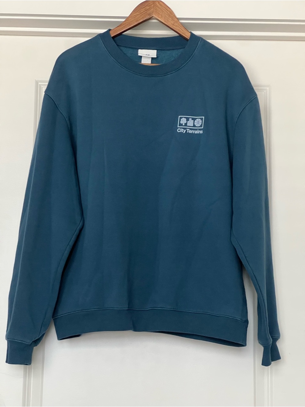 H&M Men's Deep Teal Crewneck Sweatshirt with Chest Logo